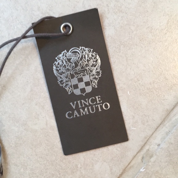 NWT Vince Camuto Scarf. - Picture 2 of 6